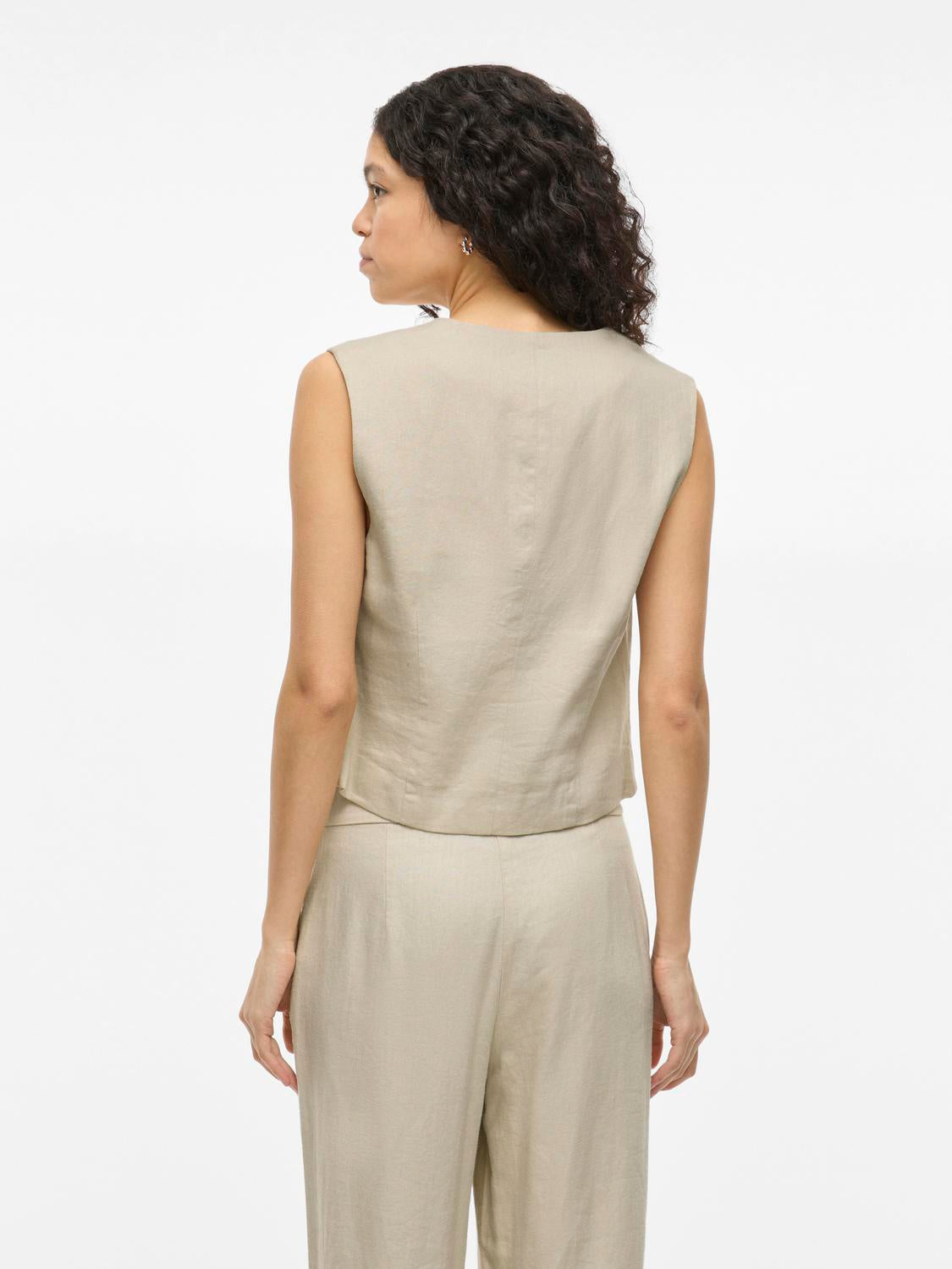 model_shot-back